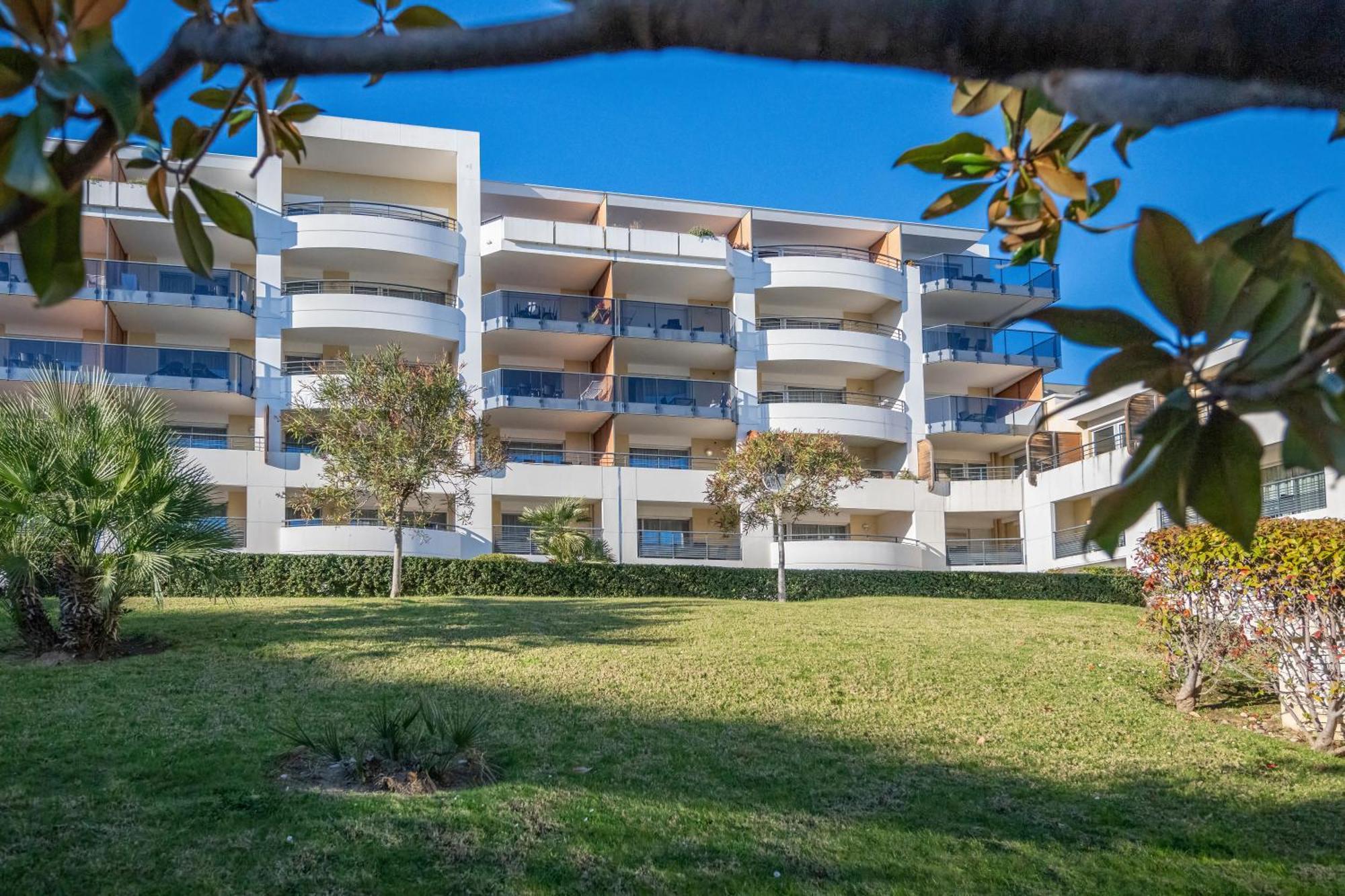 Nemea Appart Hotel Le Lido Cagnes Sur Mer Eksteriør billede