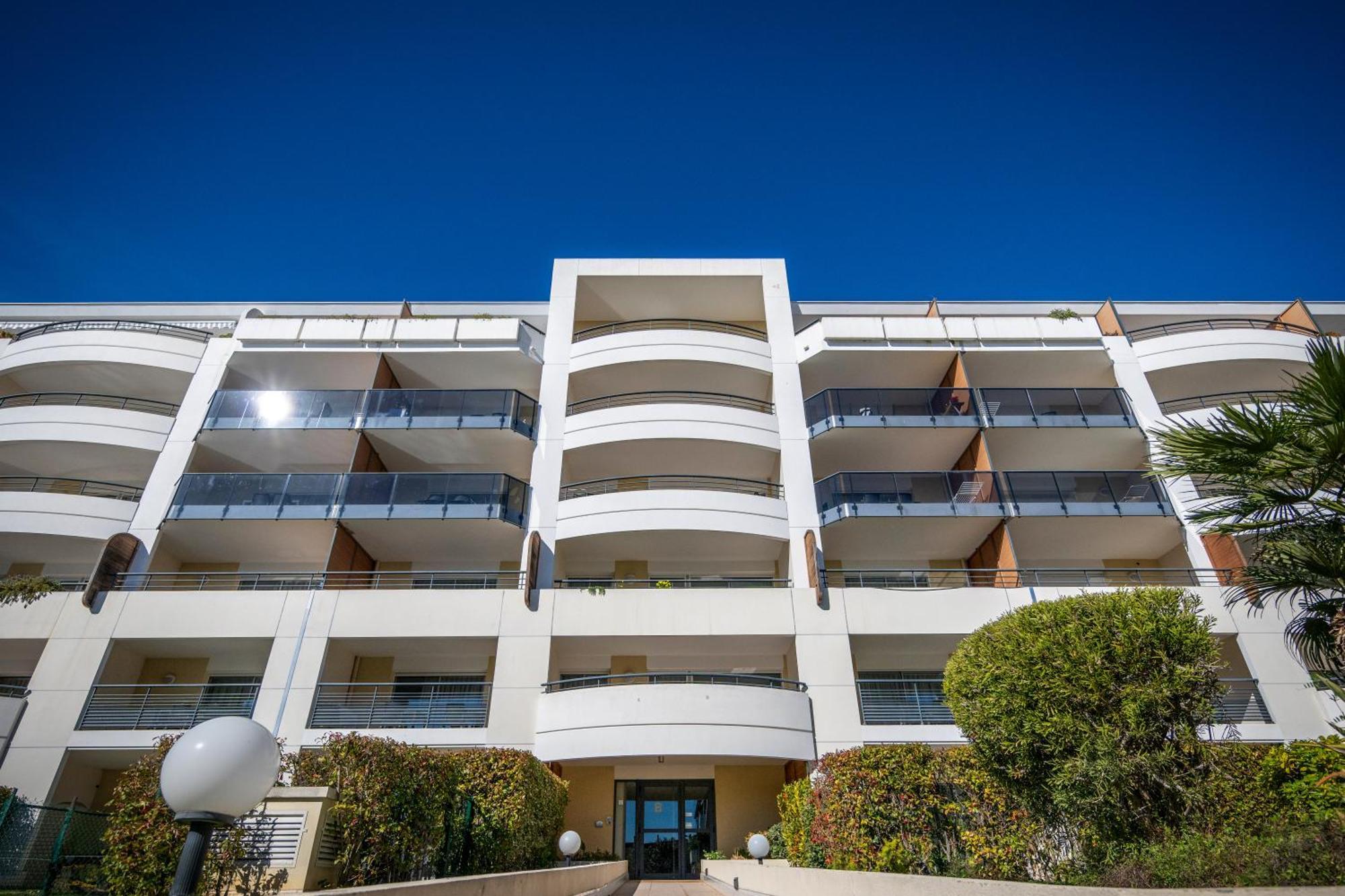 Nemea Appart Hotel Le Lido Cagnes Sur Mer Eksteriør billede
