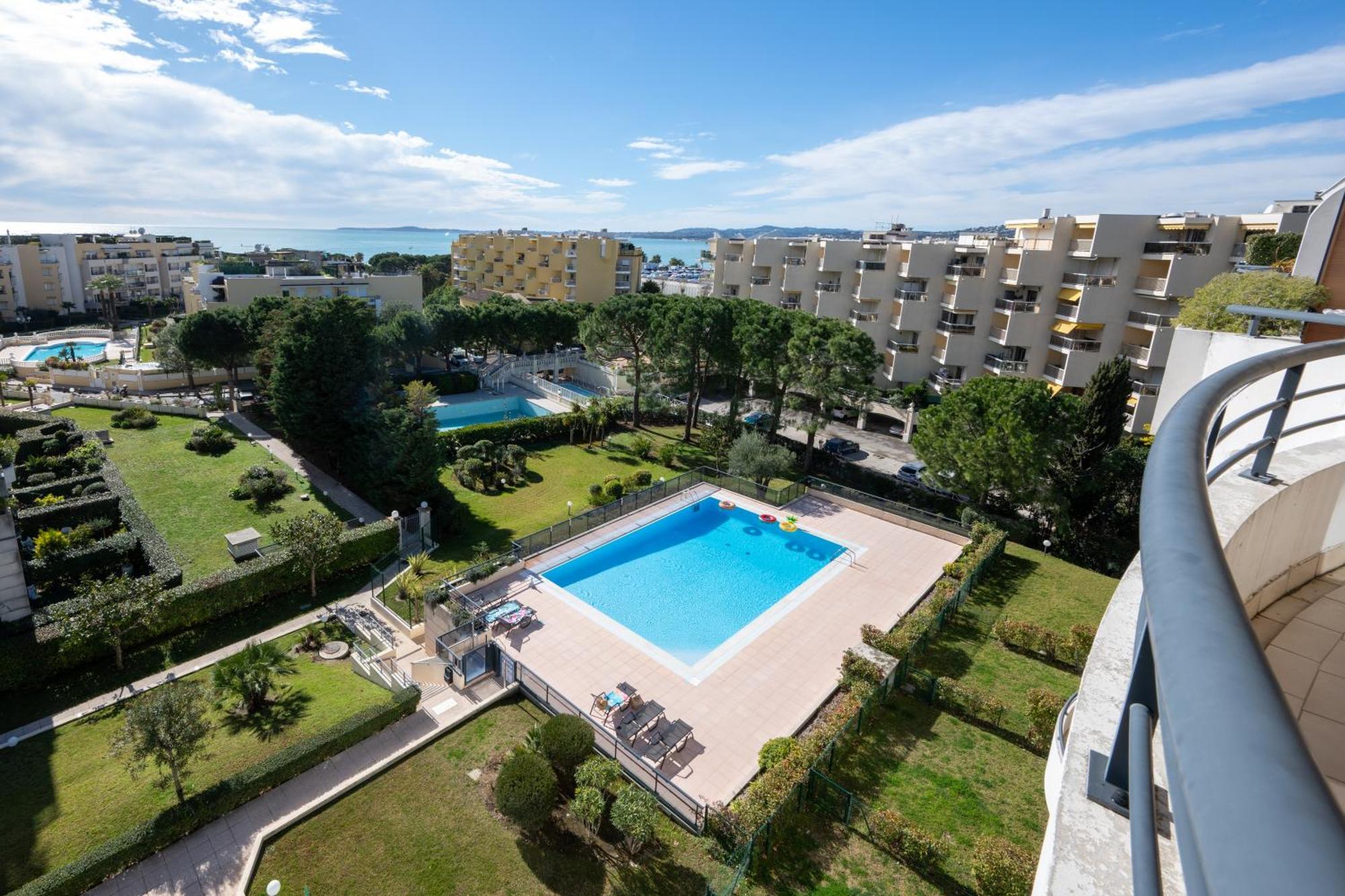 Nemea Appart Hotel Le Lido Cagnes Sur Mer Eksteriør billede